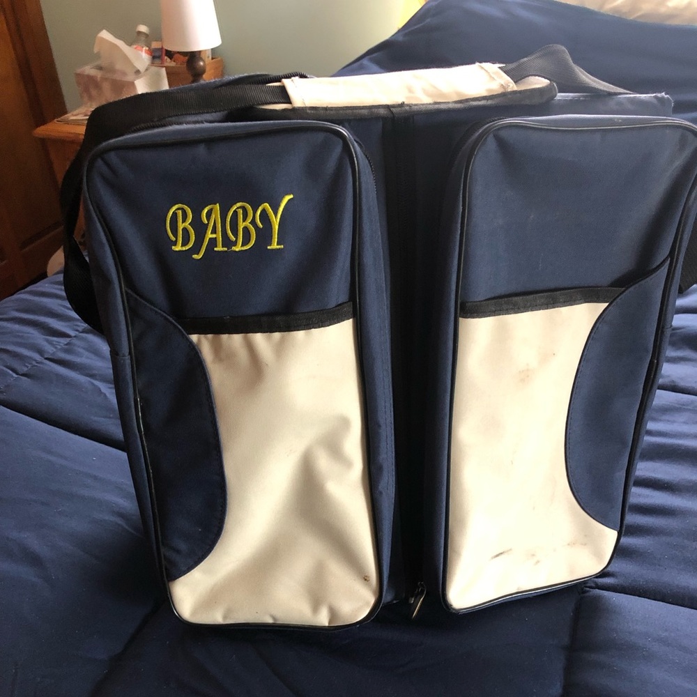 Built in bassinet diaper bag